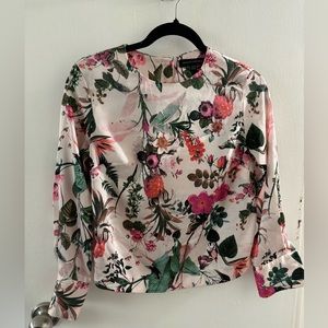 Cute floral, Banana Republic long sleeve top.